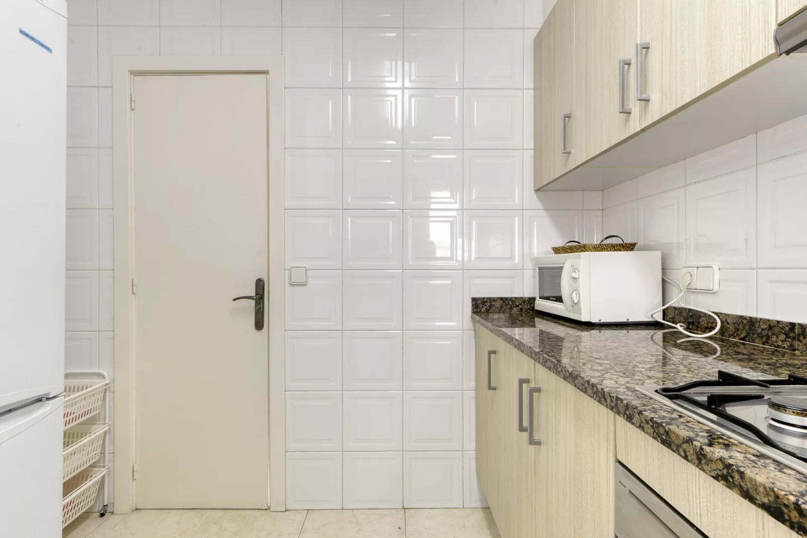 CAL CATALA 1 Roses-Kitchen