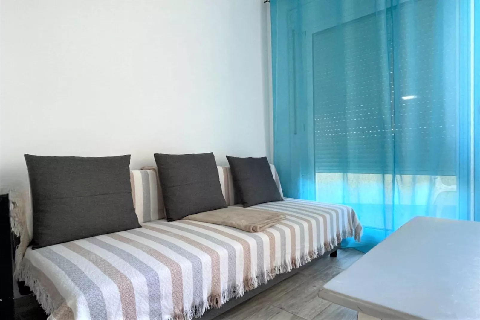 Apartamento con terraza 705-Living room
