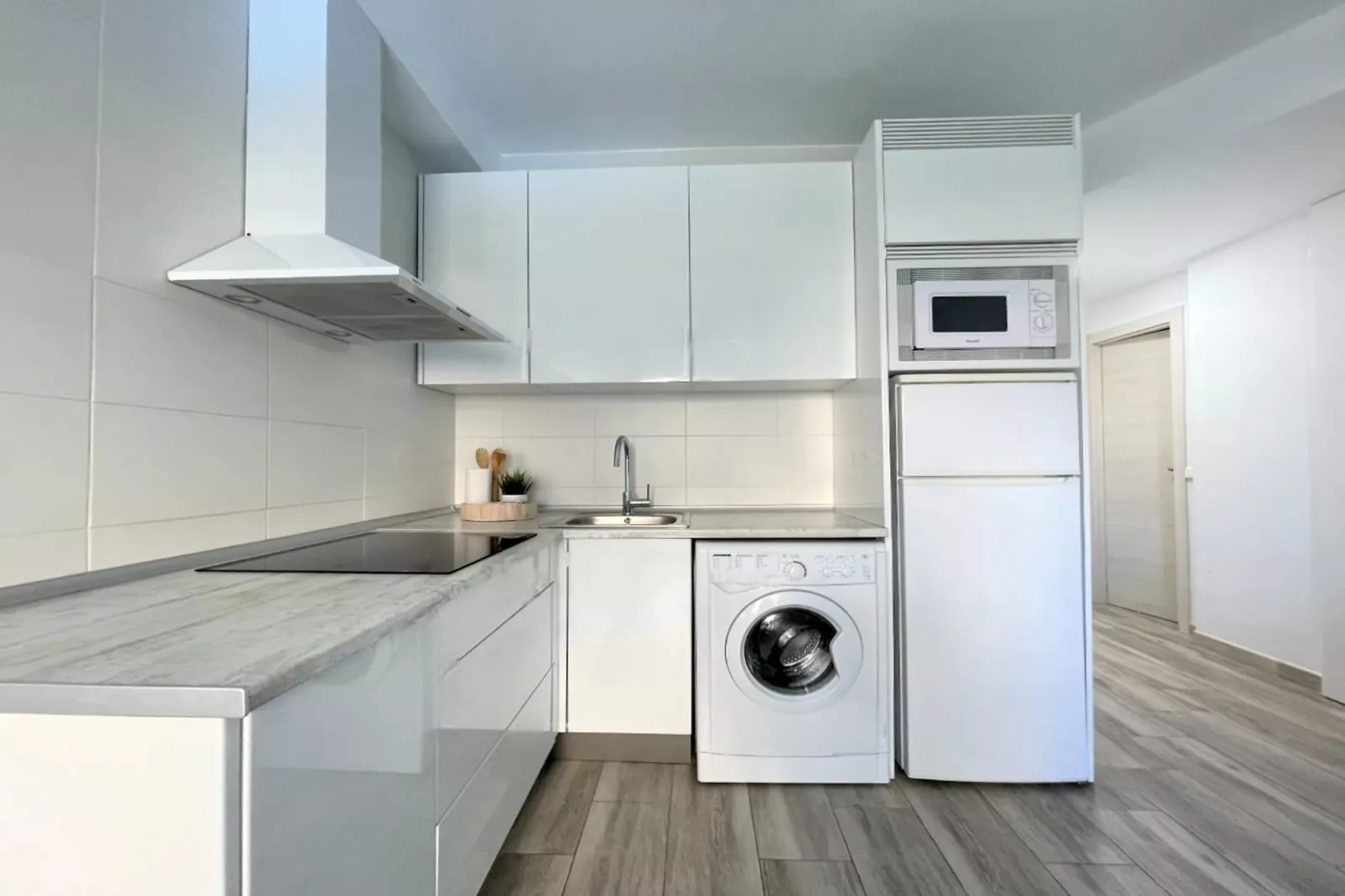 Apartamento con terraza 705-Kitchen