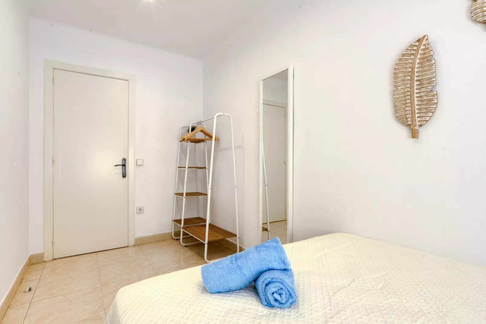 CAL CATALA 1 Roses-Bedroom