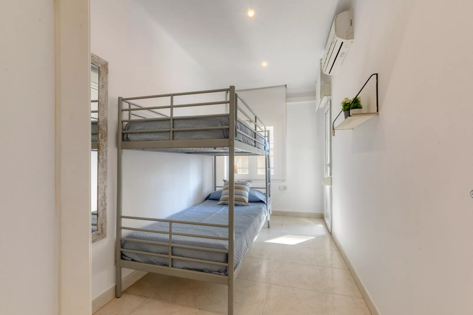 CAL CATALA 1 Roses-Bedroom