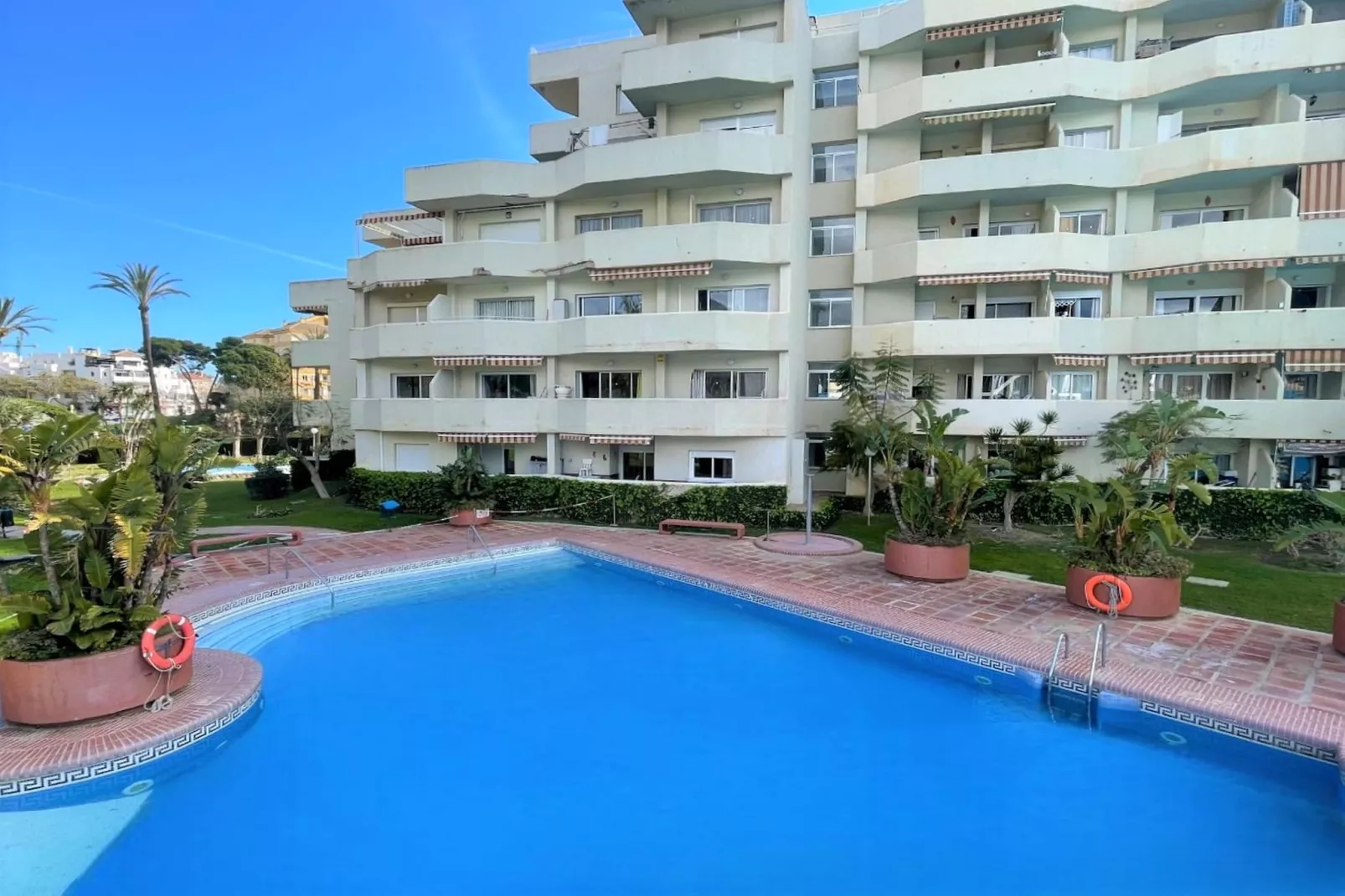 Apartamento con terraza 705-Pool