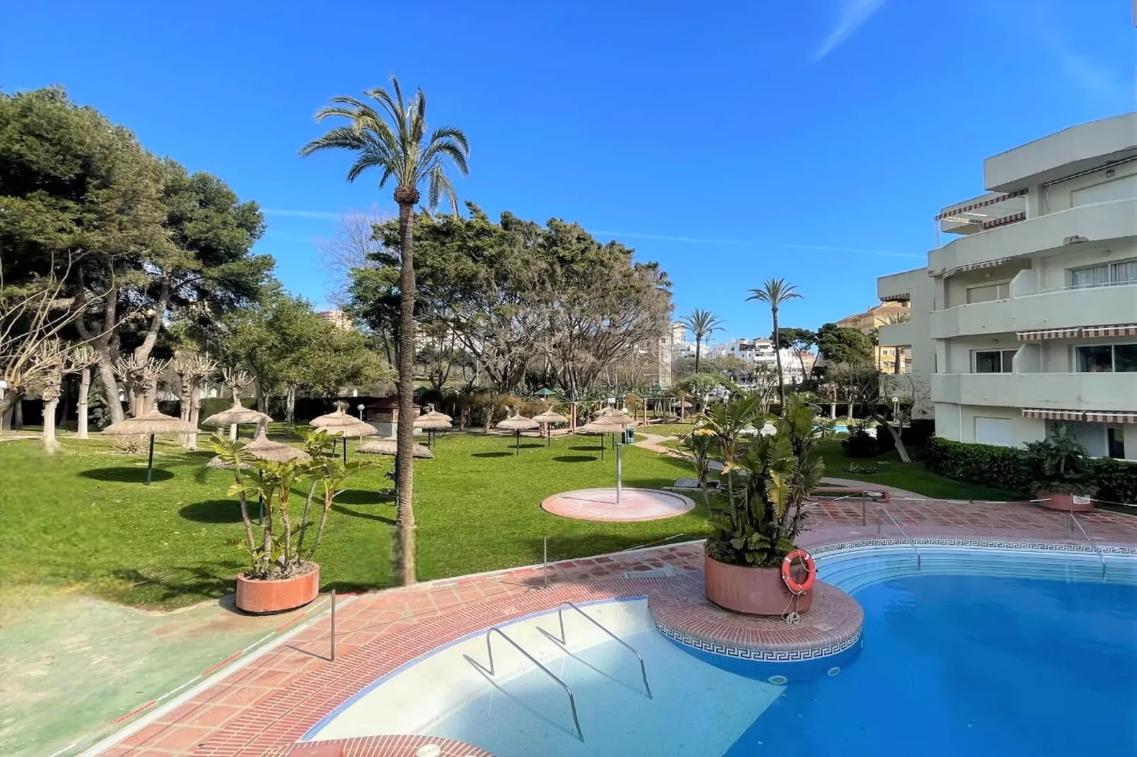 Apartamento con terraza 705-Exterior summer
