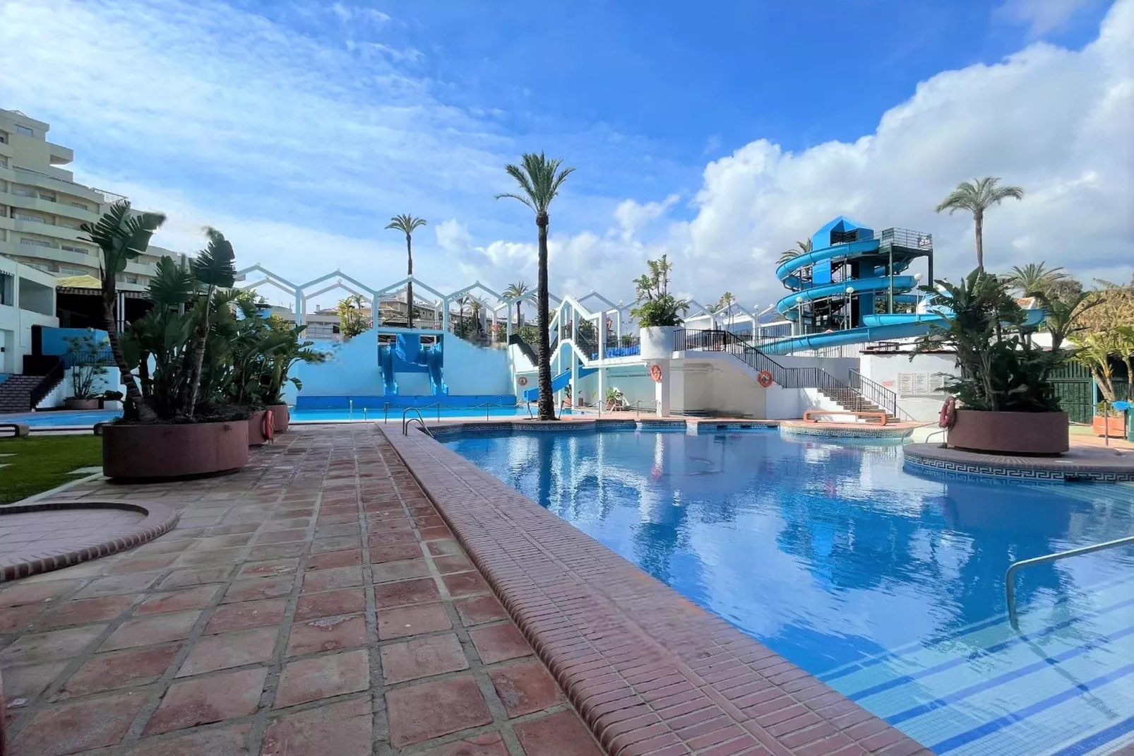 Apartamento con terraza 705-Pool