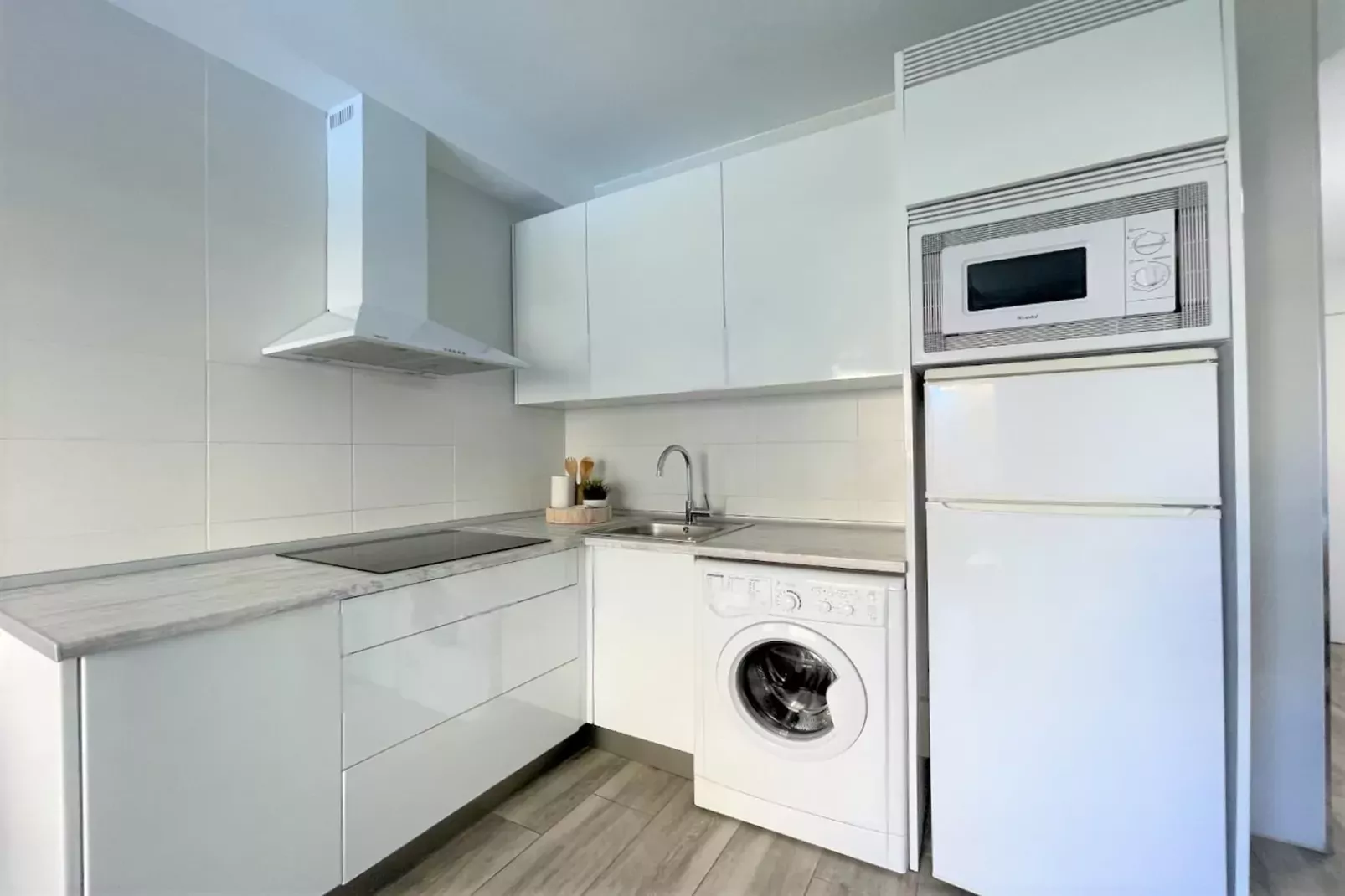 Apartamento con terraza y vistas 327-Kitchen