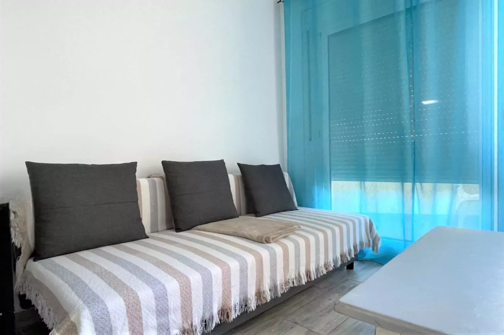Apartamento con terraza y vistas 327-Living room