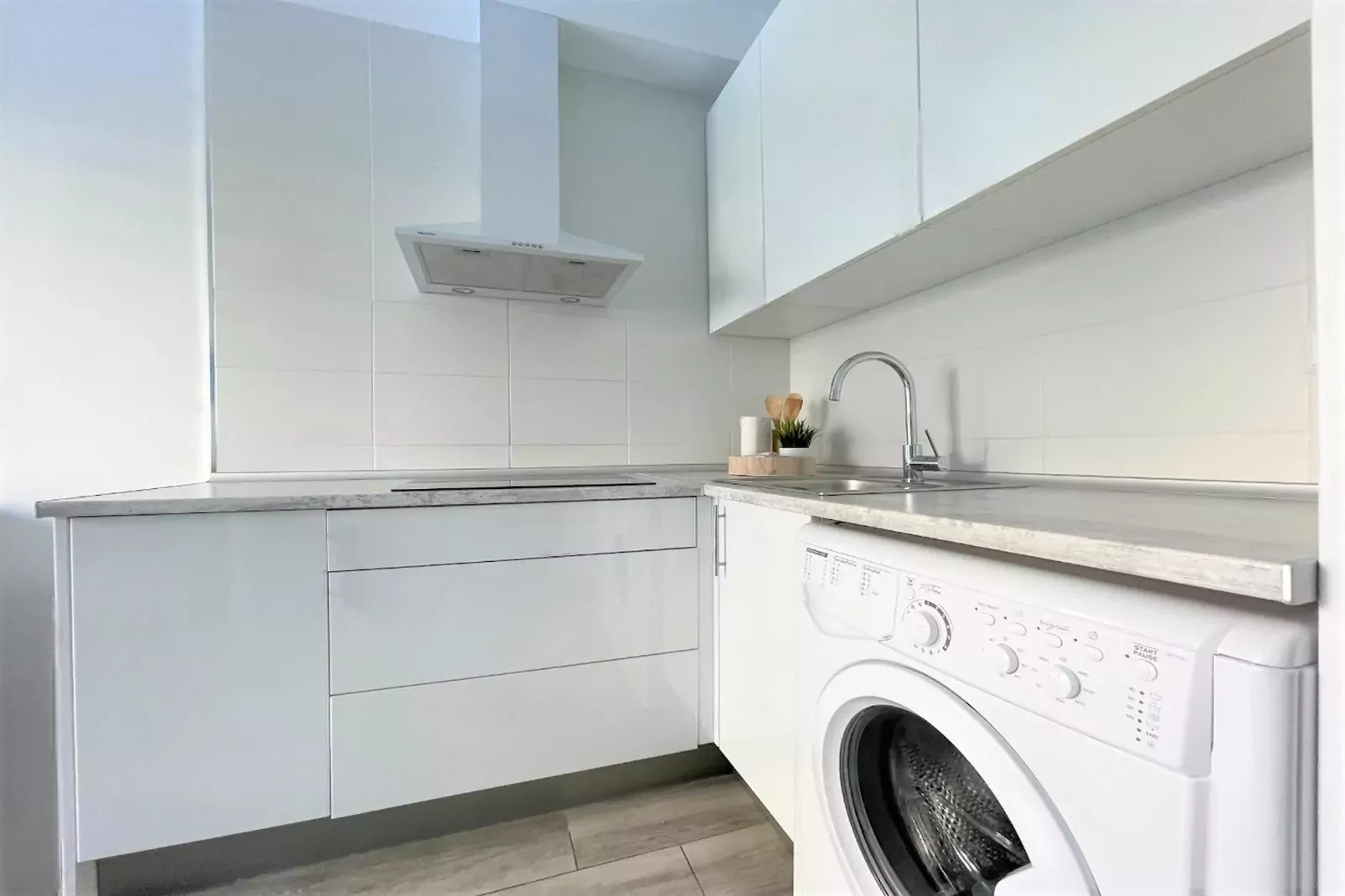 Apartamento con terraza y vistas 327-Kitchen