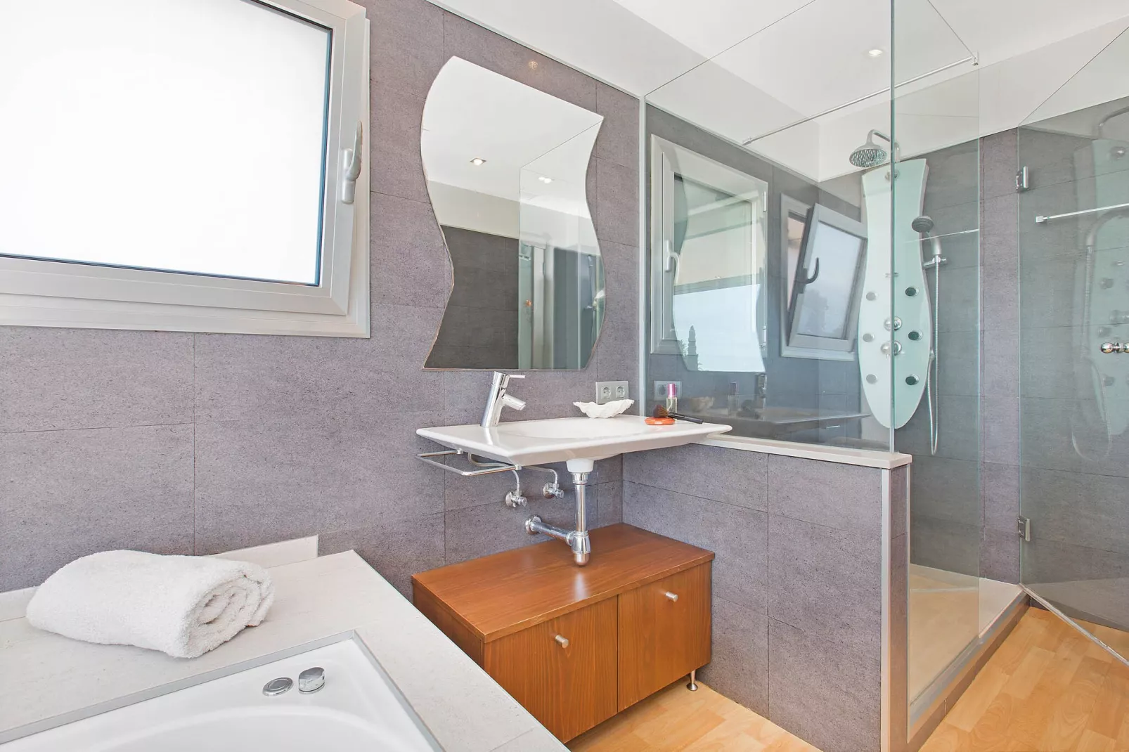 Cristina-Bathroom