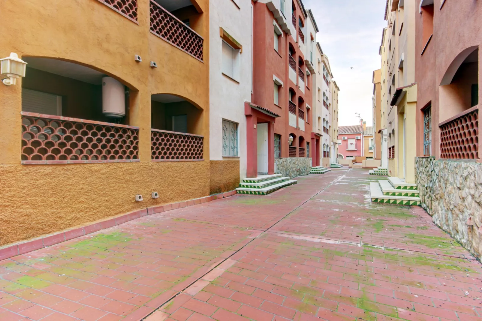 GRAN RESERVA LUNA 5 17 Empuriabrava-Außenbereich Sommer