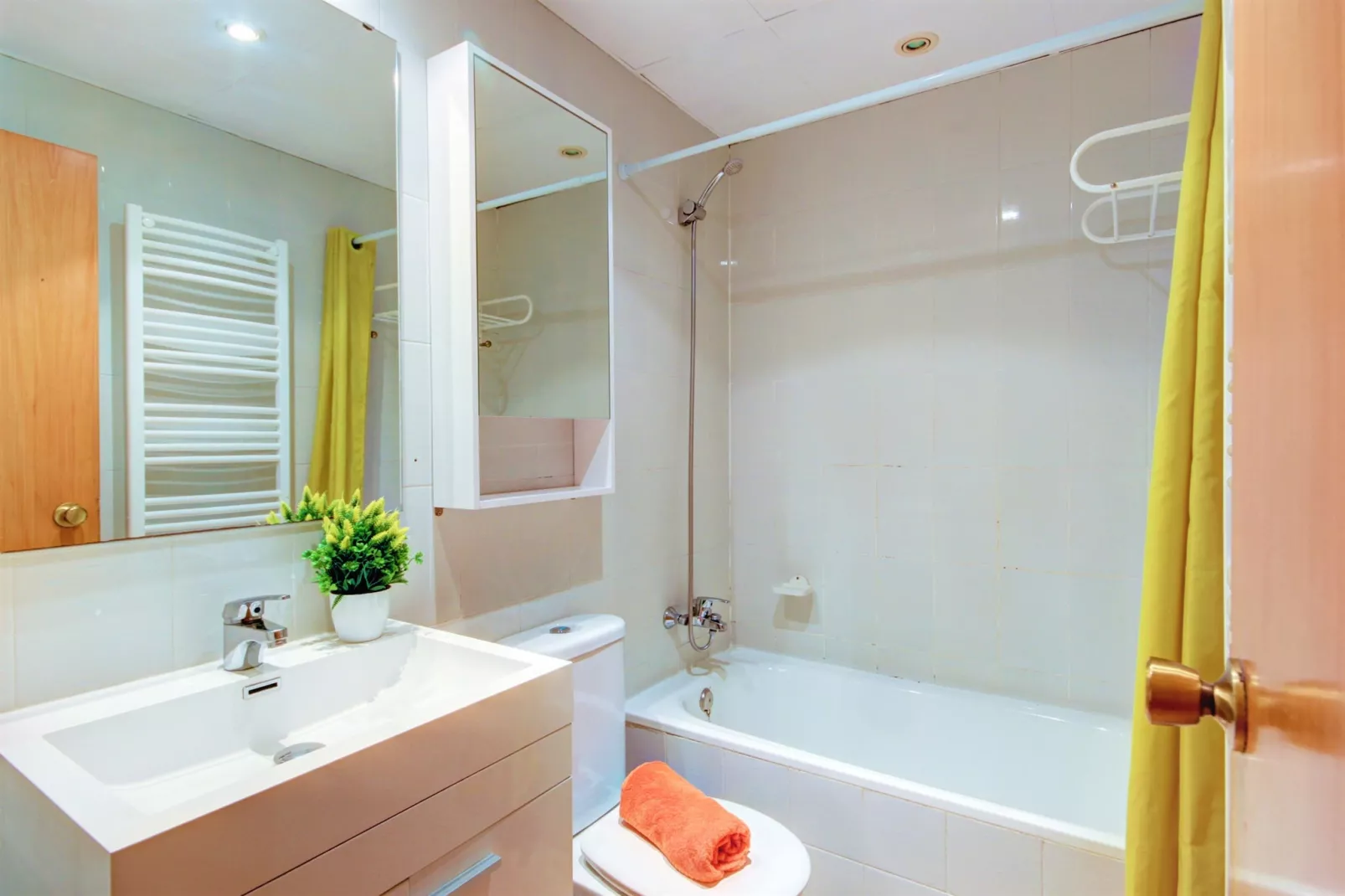 GRAN RESERVA LUNA 5 17 Empuriabrava-Badezimmer