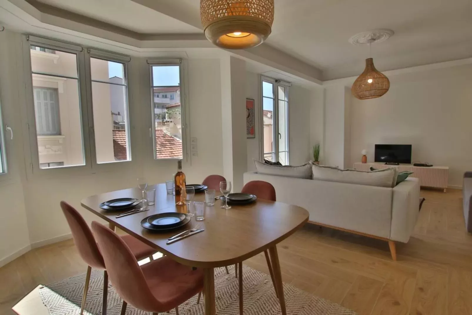 Appartement au Cœur du Centre-Ville d'Antibes-Dining room