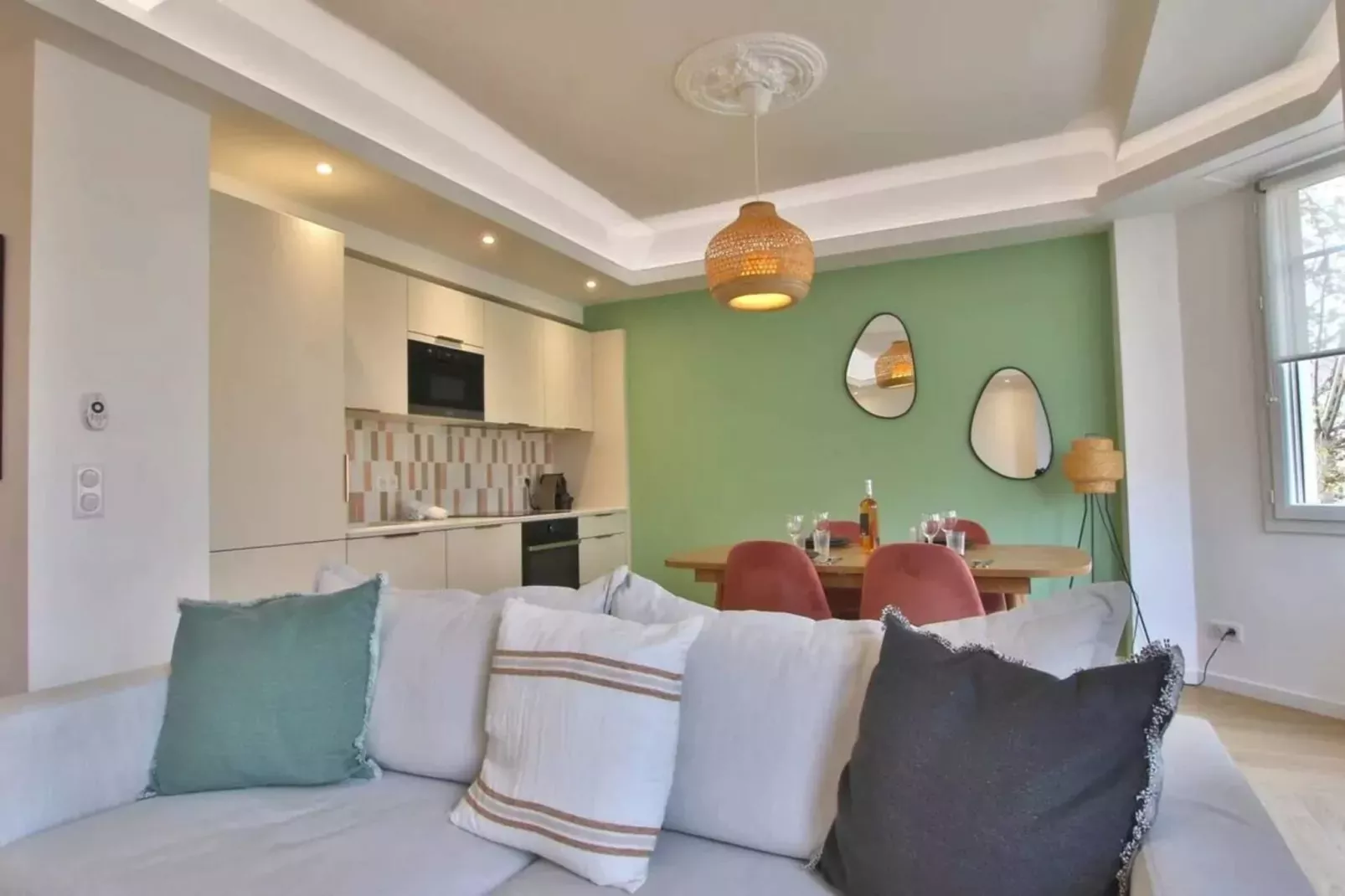 Appartement au Cœur du Centre-Ville d'Antibes-Living room