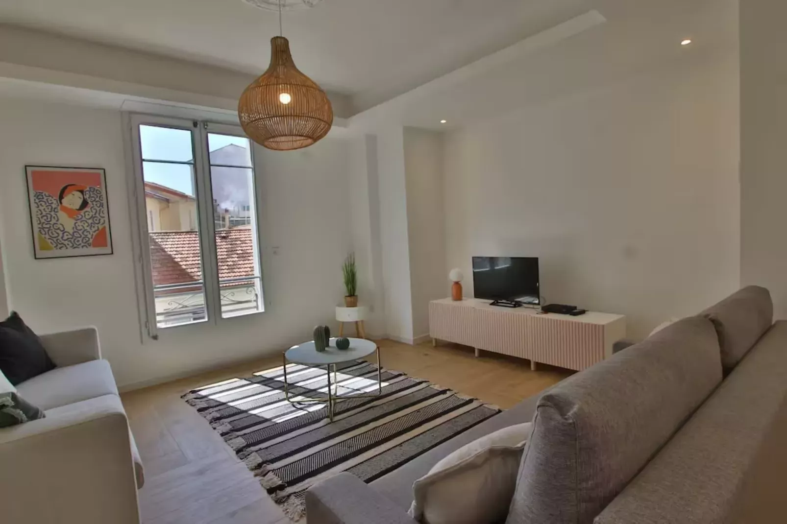 Appartement au Cœur du Centre-Ville d'Antibes-Living room