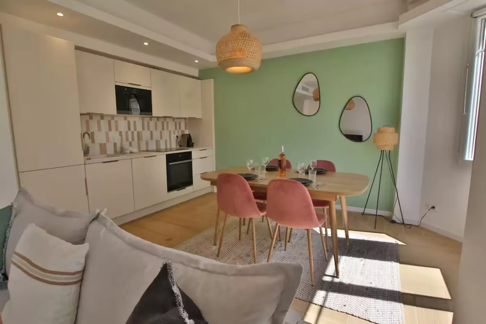 Appartement au Cœur du Centre-Ville d'Antibes-Dining room