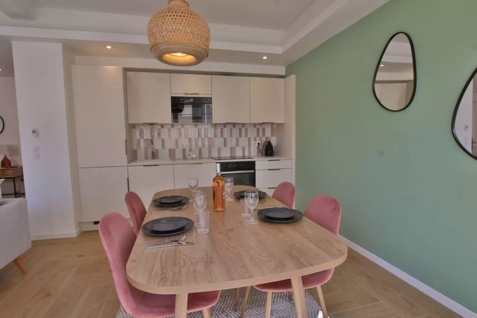 Appartement au Cœur du Centre-Ville d'Antibes-Dining room