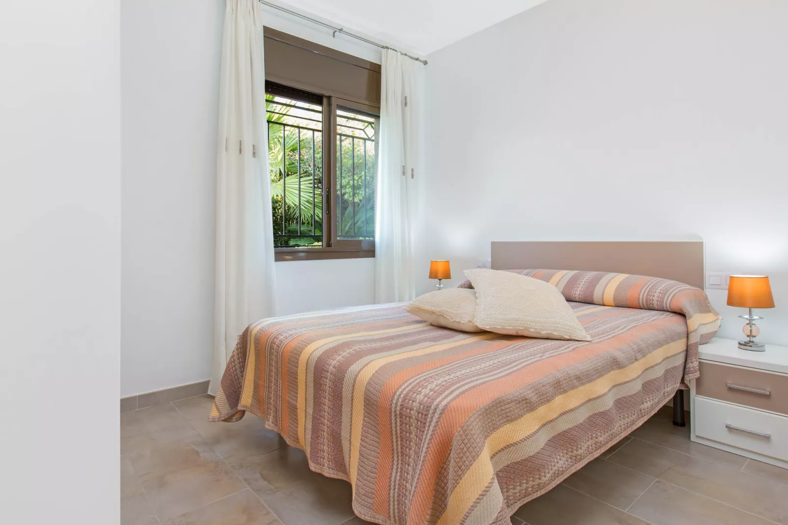Dama-Bedroom