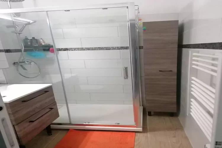 Grand Studio refait à neuf-Bathroom