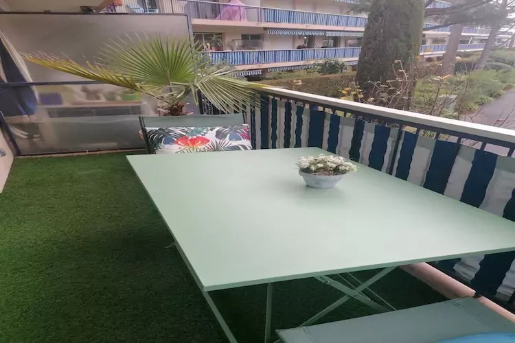 Grand Studio refait à neuf-Terrace balcony