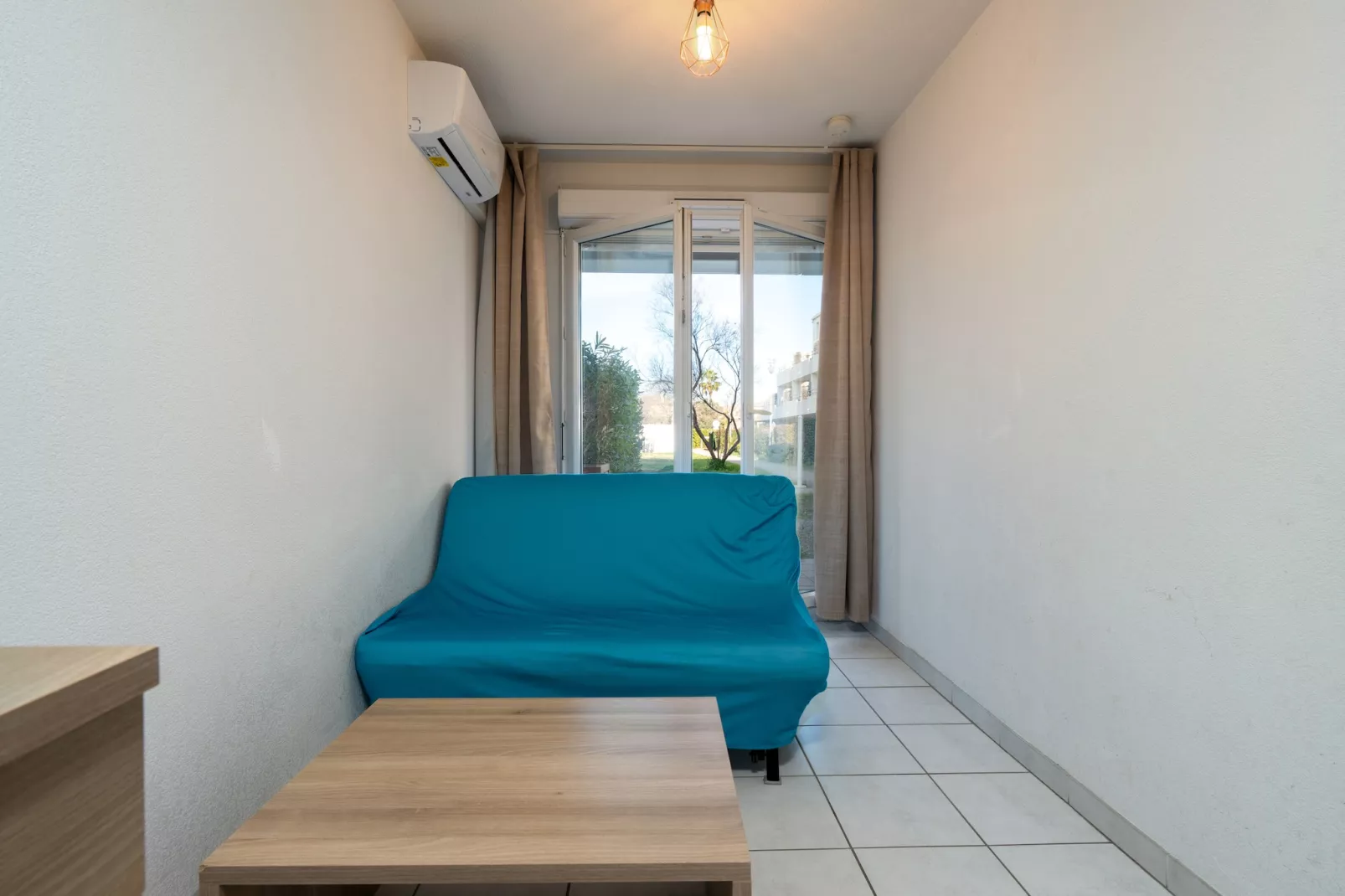 Cap Camargue B N 26 - 2P4-Living room