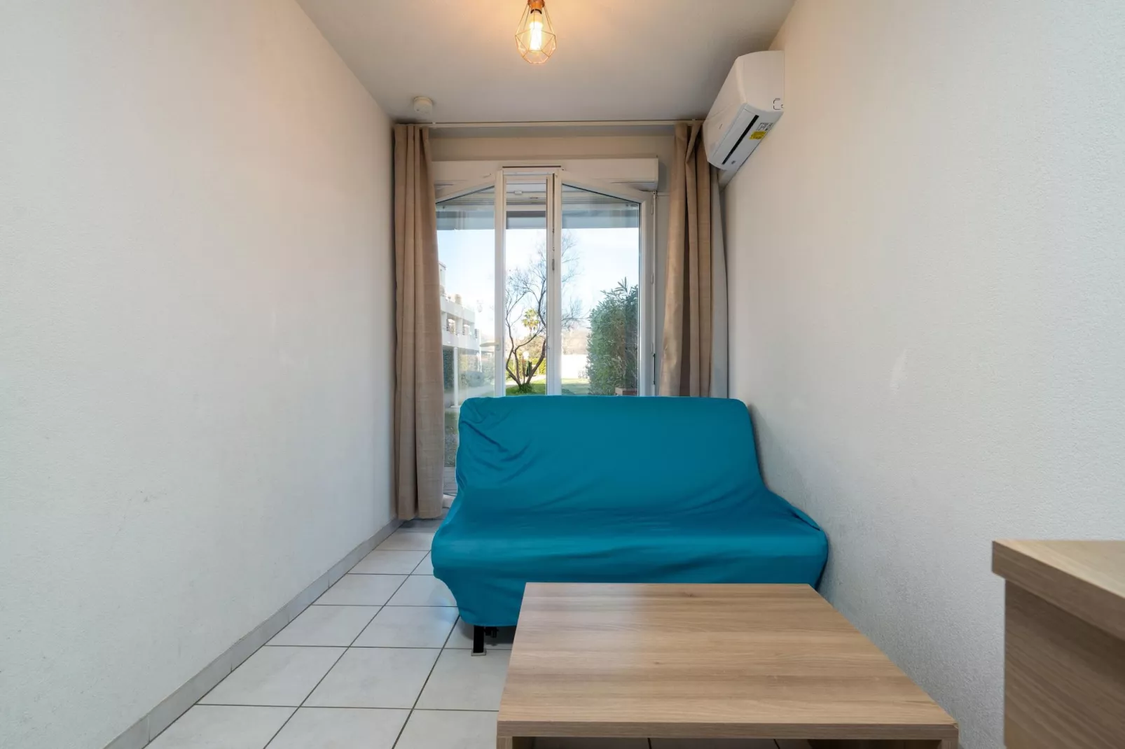 Cap Camargue B N 26 - 2P4-Living room