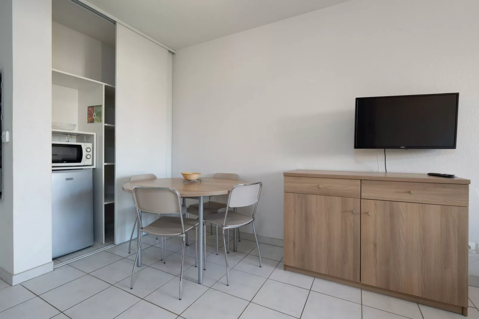 Cap Camargue B N 26 - 2P4-Living room