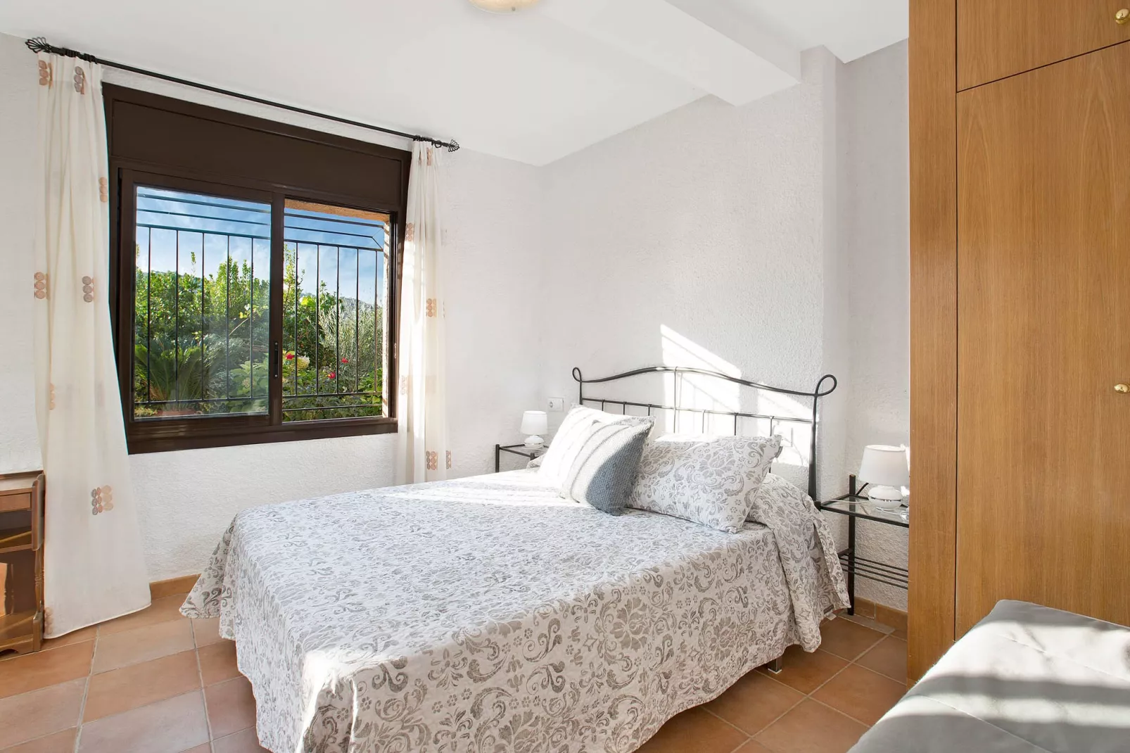 Dama-Bedroom