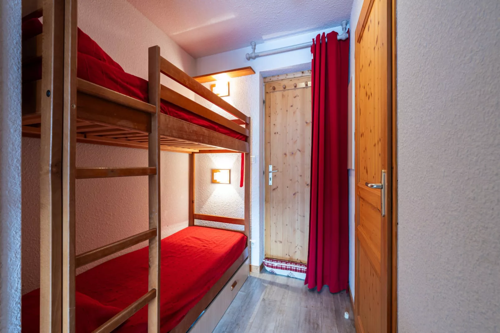 Les Eterlous N°35 - 2P4-Bedroom