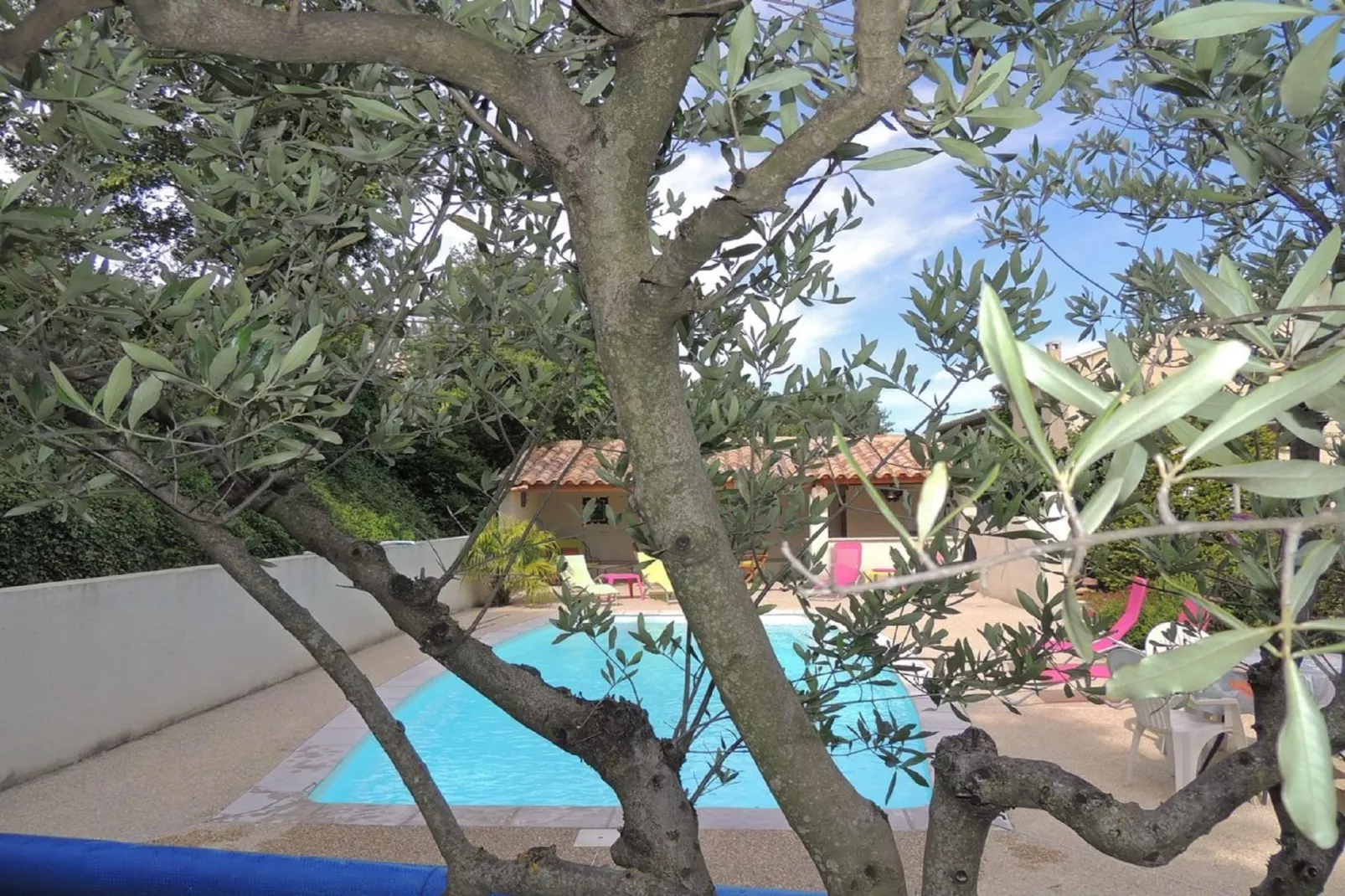 Alana-Pool