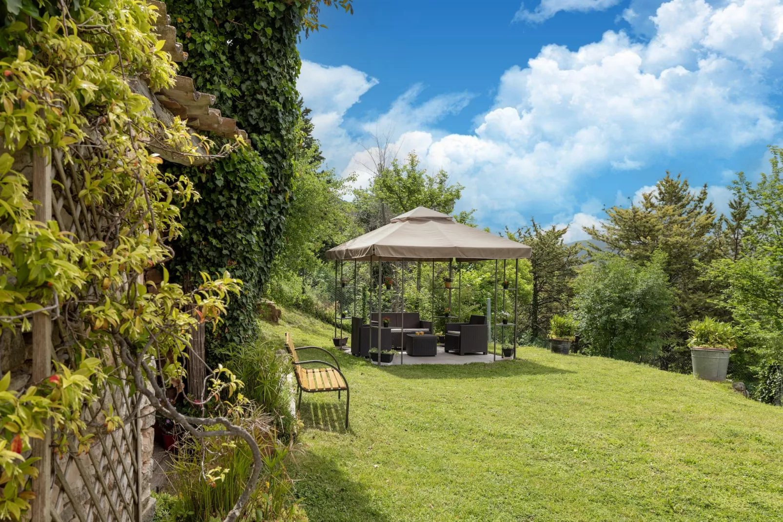 Il Conio Ginestra-Gardens summer