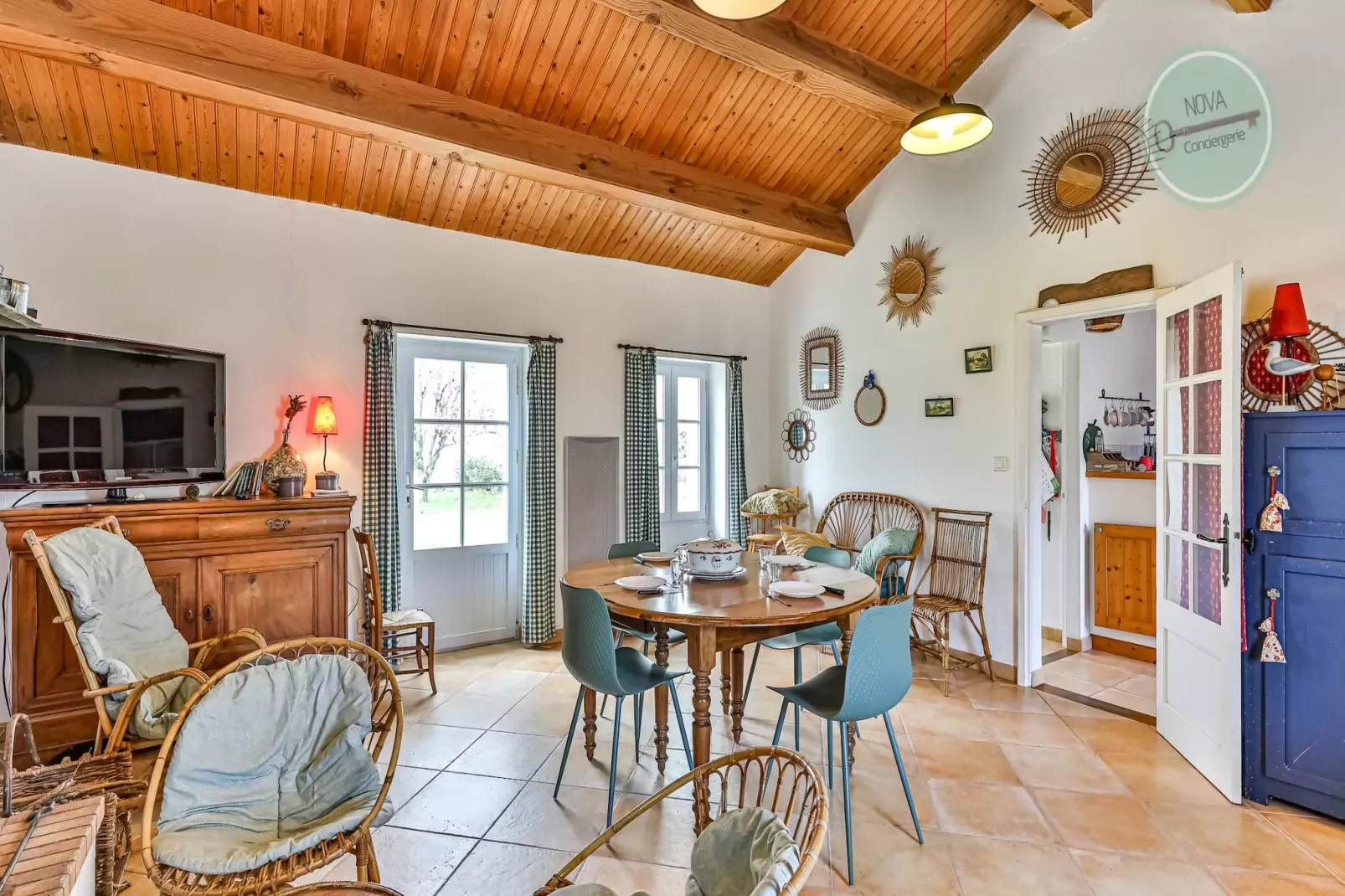 Charmante maison vendéenne-Dining room