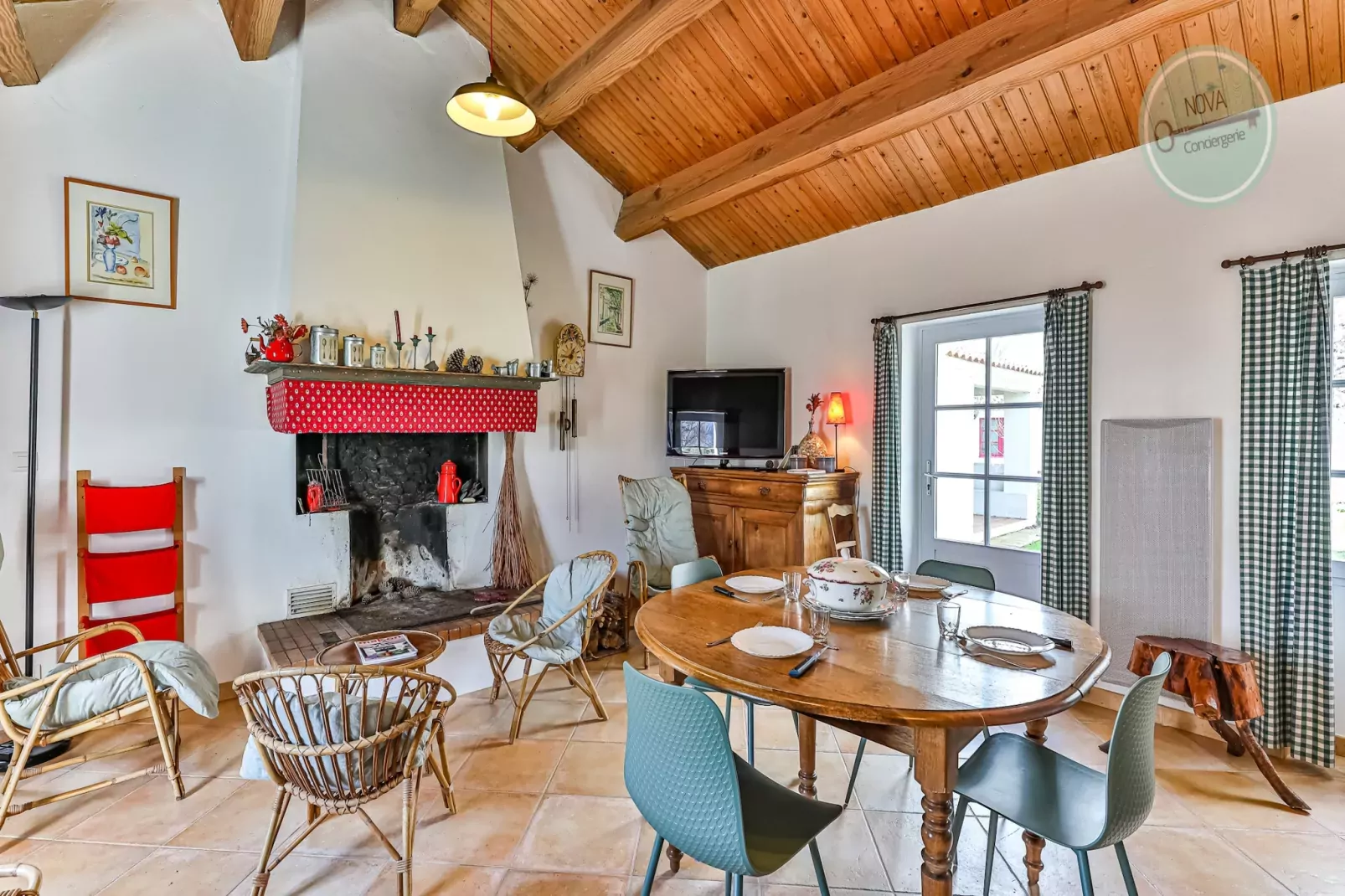 Charmante maison vendéenne-Dining room