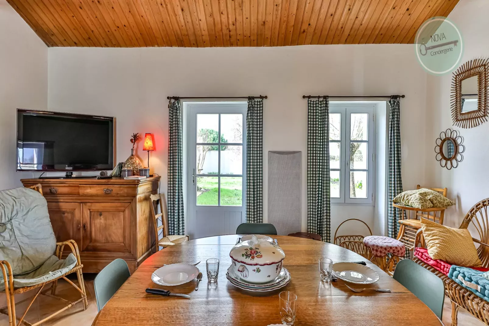 Charmante maison vendéenne-Dining room