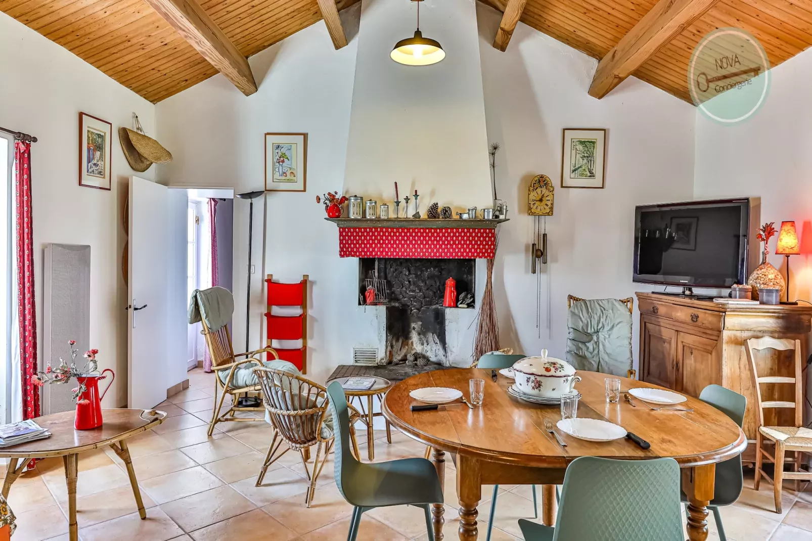 Charmante maison vendéenne-Dining room