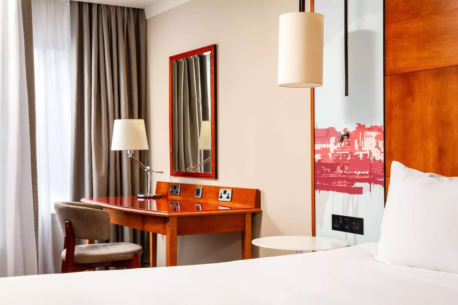 Queen view ex Mercure Cardiff-Bedroom