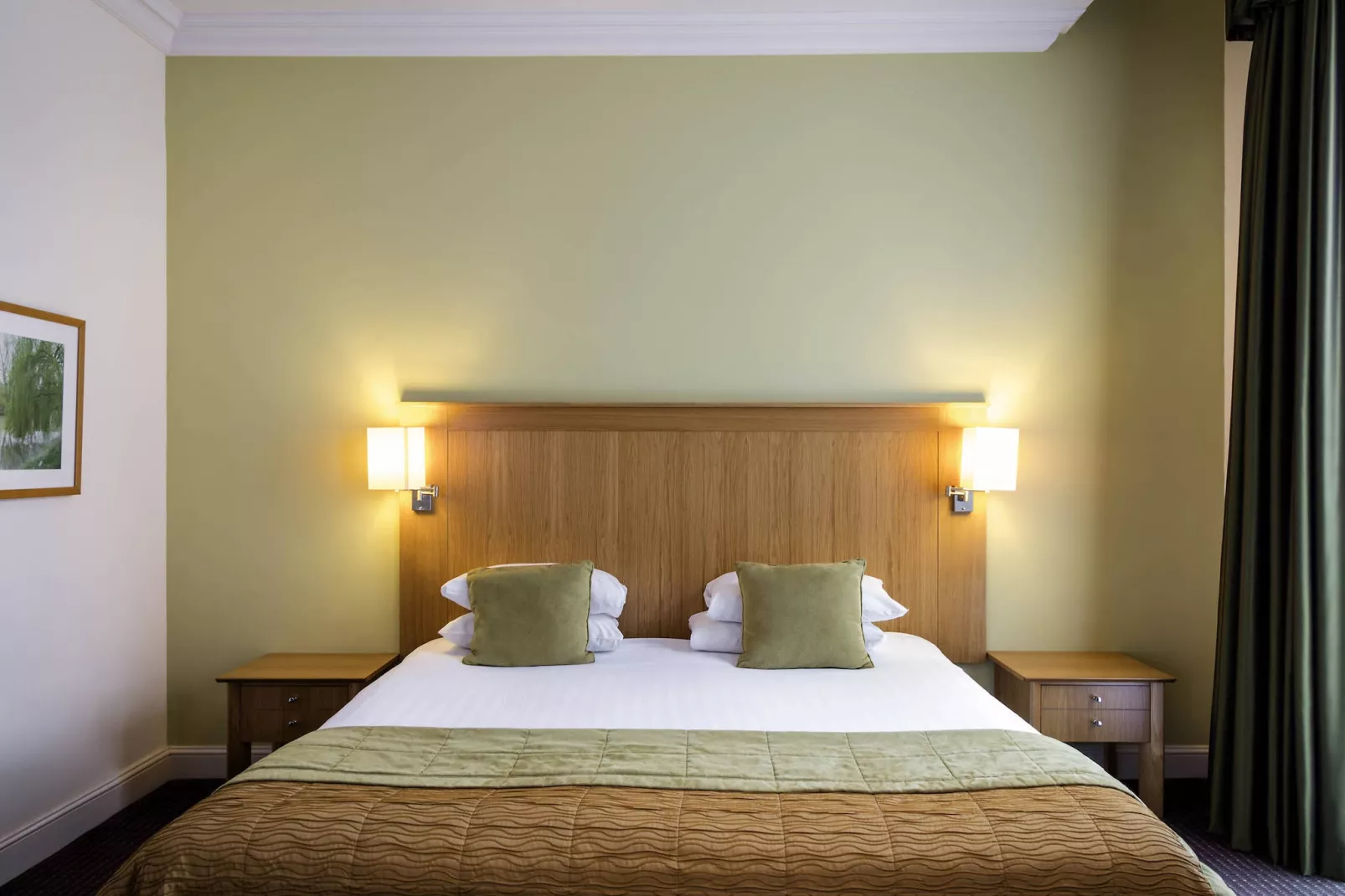 Classic double ex Mercure Walton-Bedroom