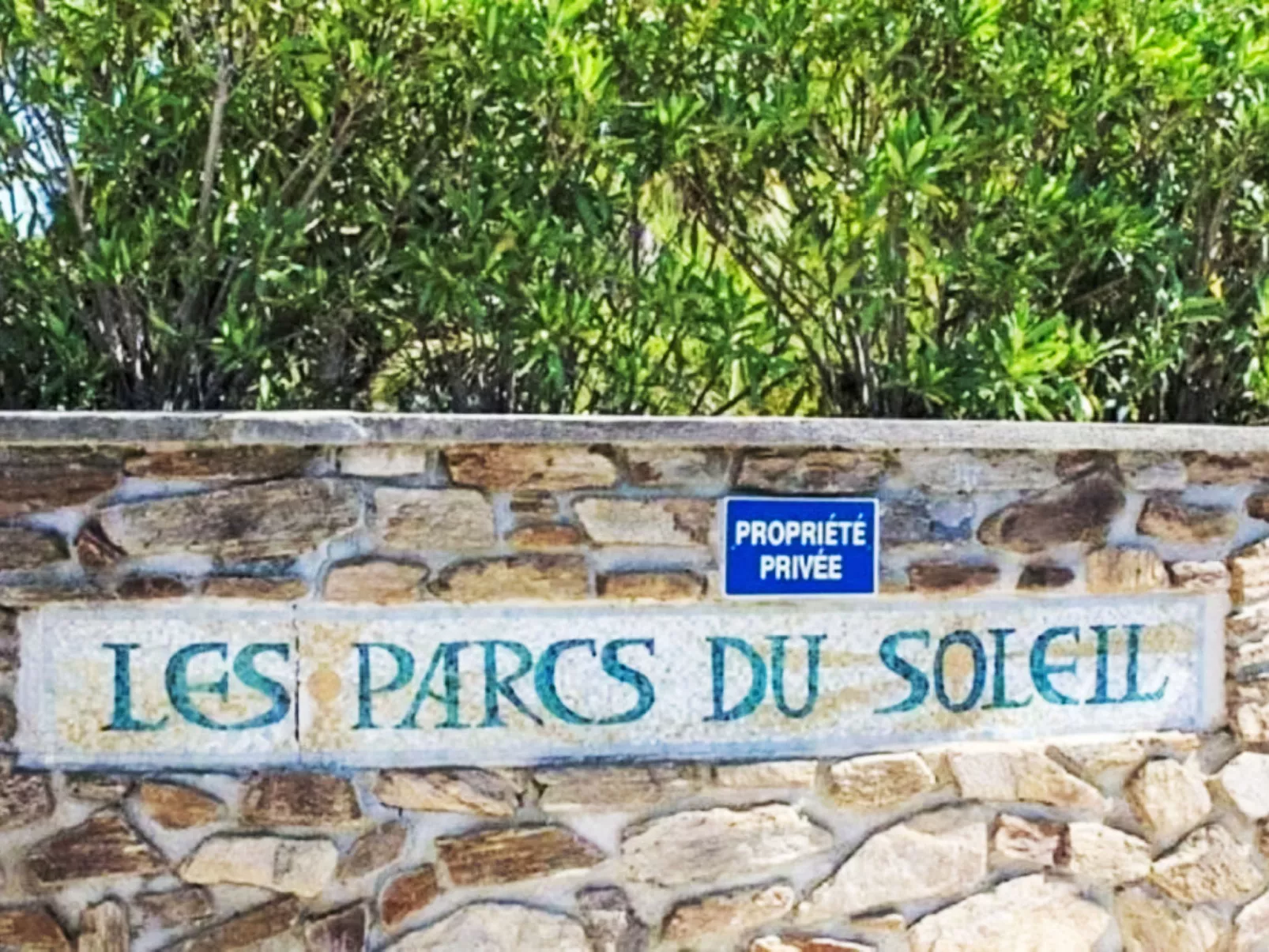 Les Parcs du Soleil-Outside