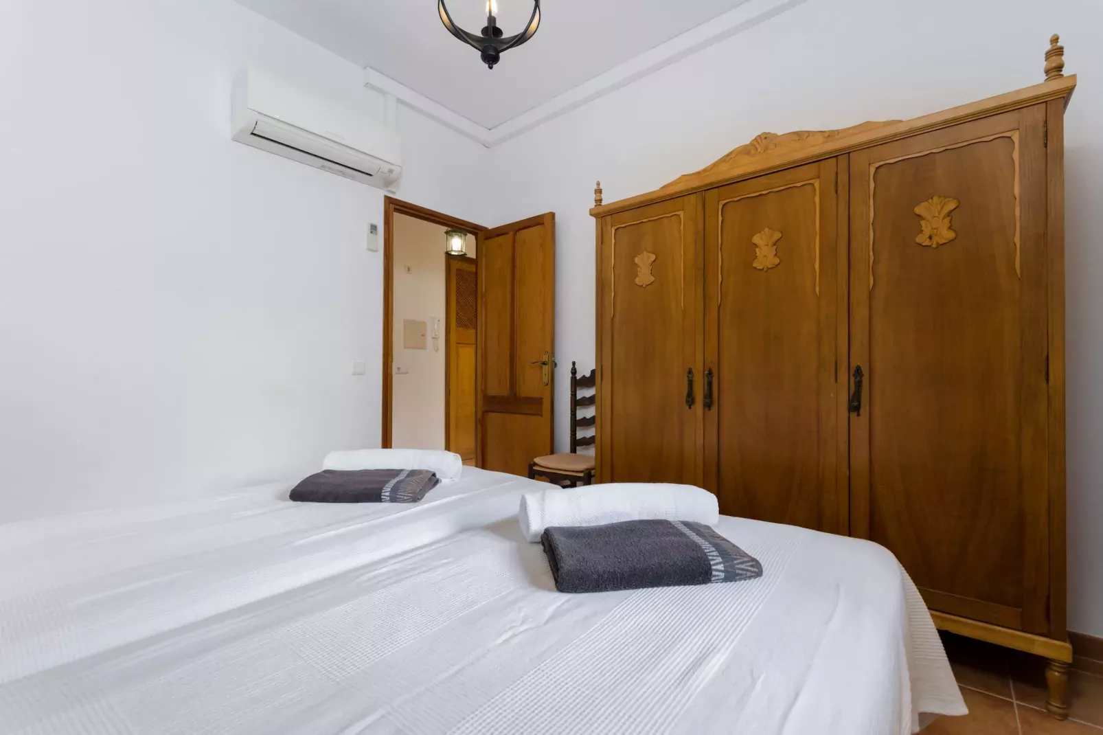 YourHouse Son Sant Joan-Chambre