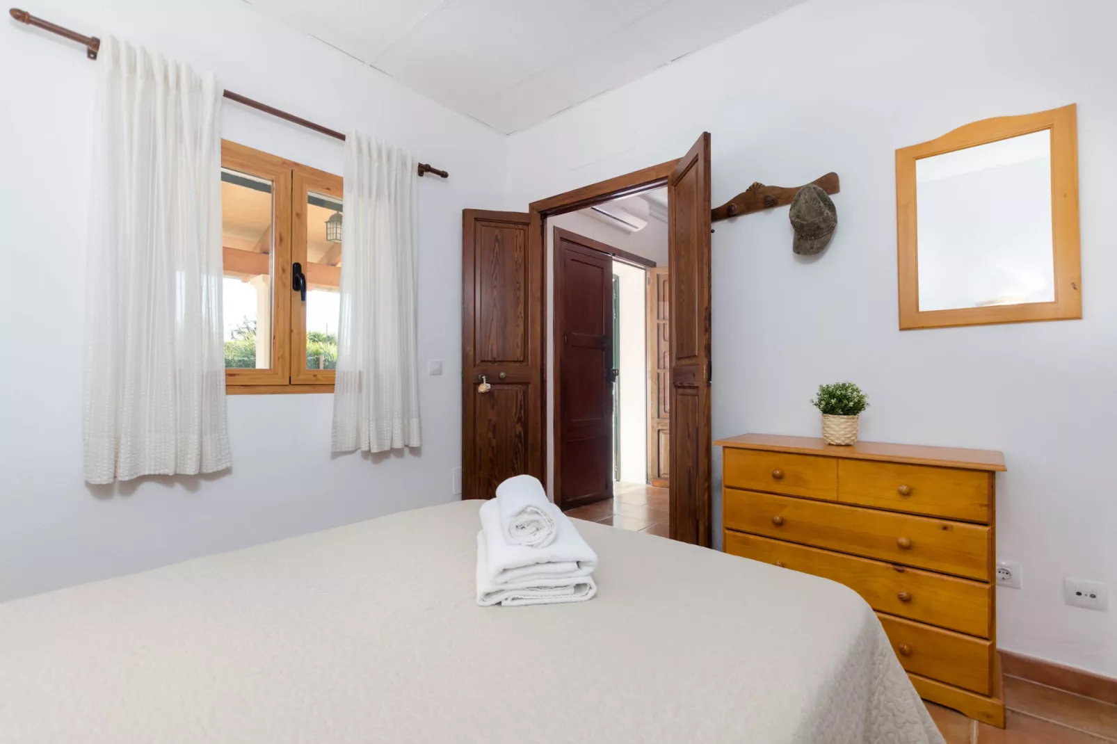 YourHouse La Suerte-Bedroom