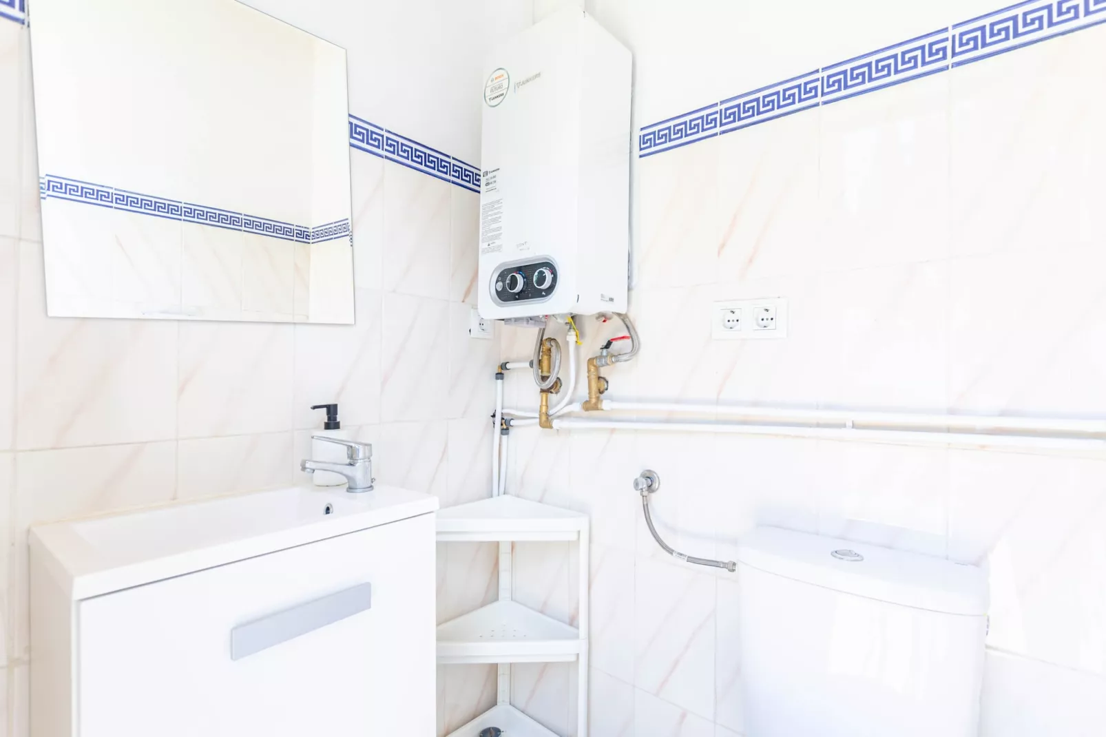 YourHouse La Suerte-Bathroom