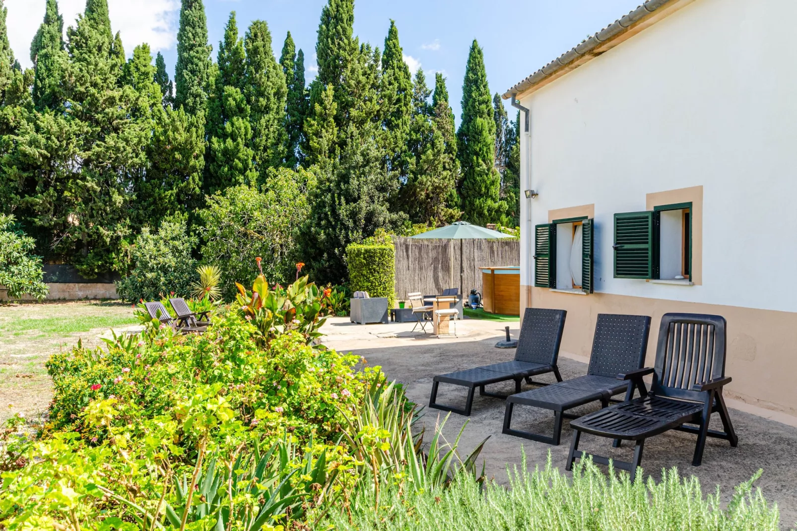 YourHouse La Suerte-Gardens summer