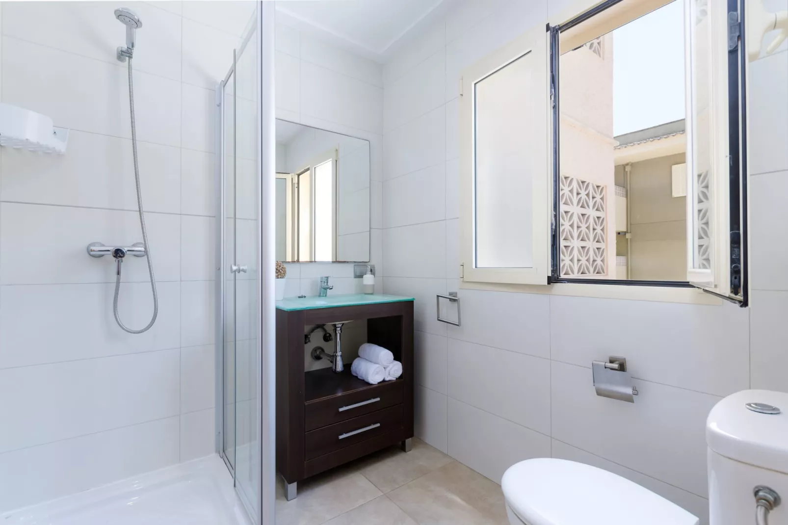 YourHouse Voramar 1C-Badezimmer