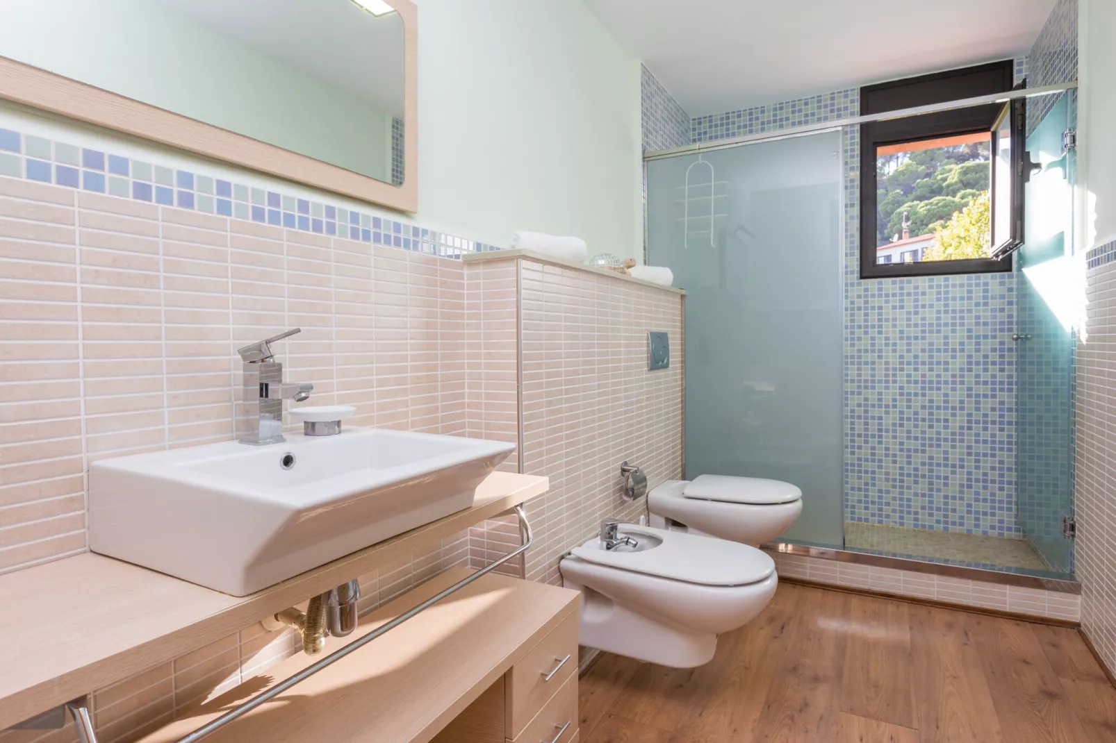 Llevant 2-Bathroom