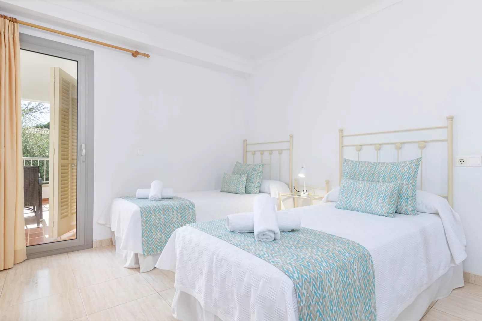 YourHouse Roses 9-Schlafzimmer
