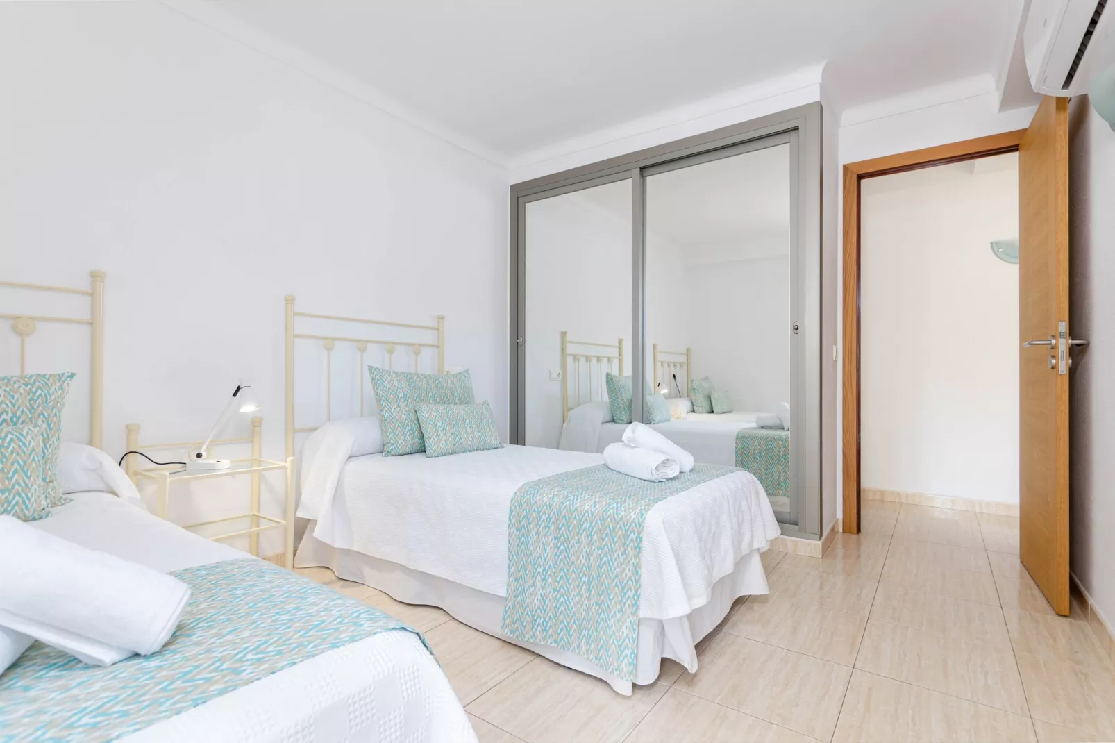 YourHouse Roses 9-Schlafzimmer