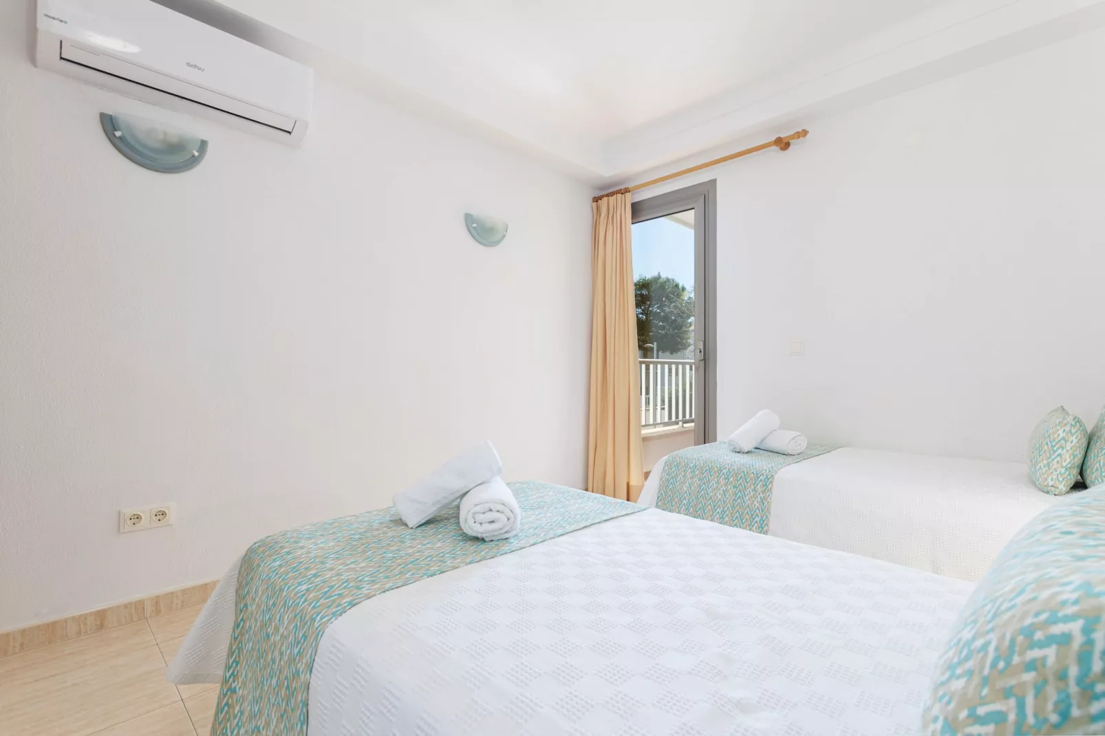 YourHouse Roses 9-Schlafzimmer
