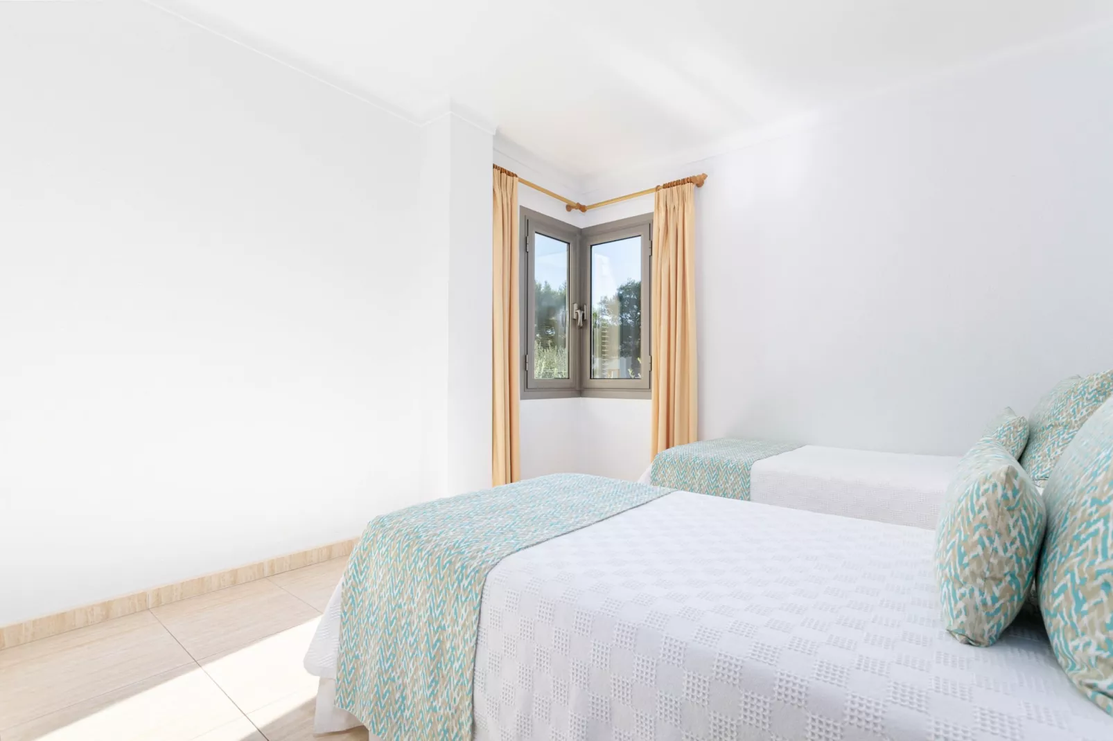 YourHouse Roses 9-Schlafzimmer