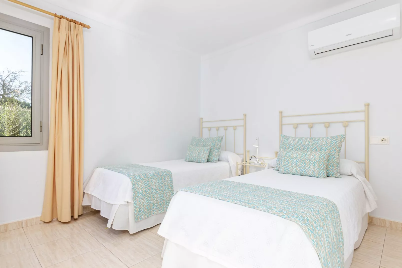 YourHouse Roses 9-Schlafzimmer