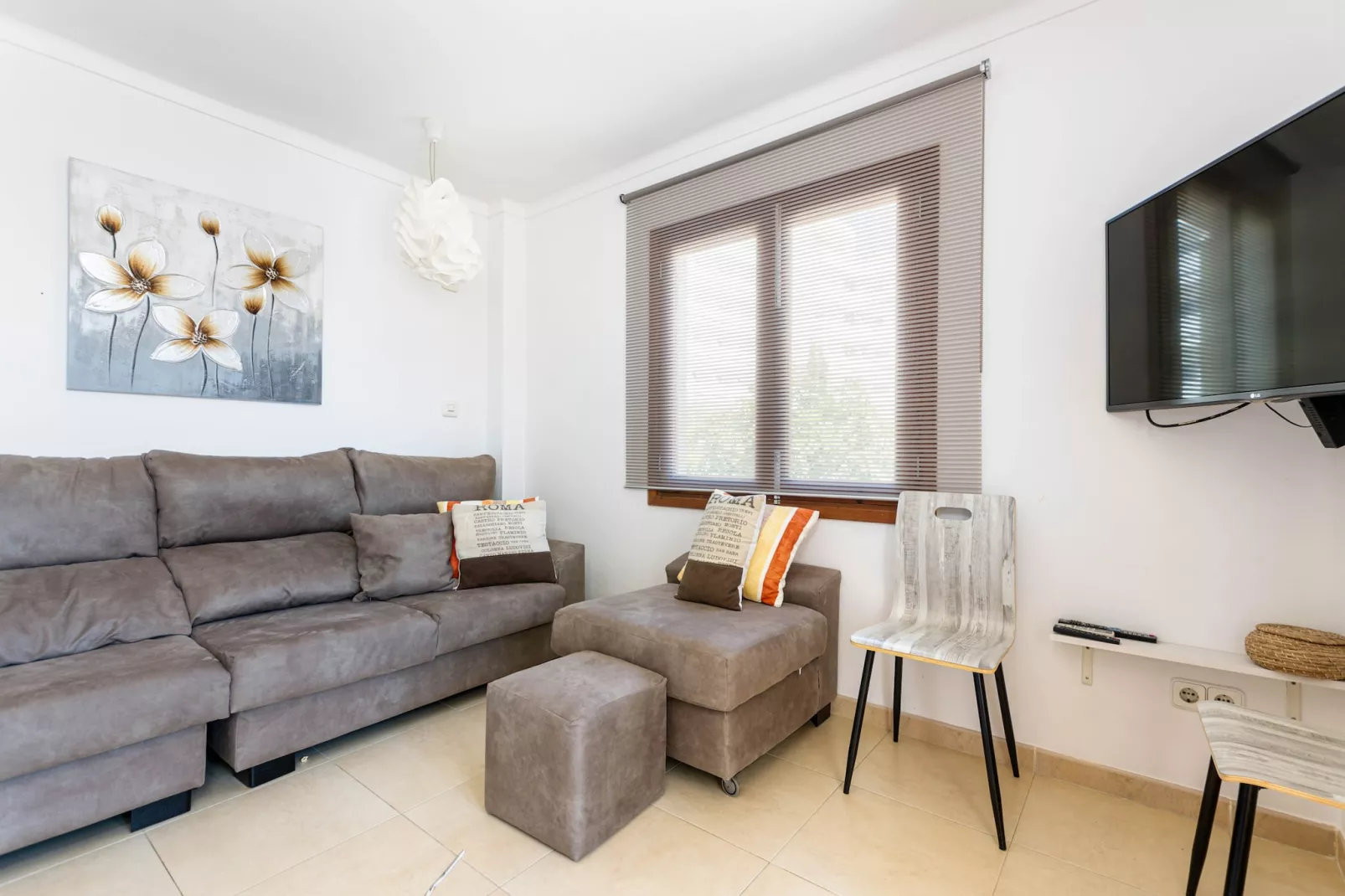 YourHouse Reganyol-Living room