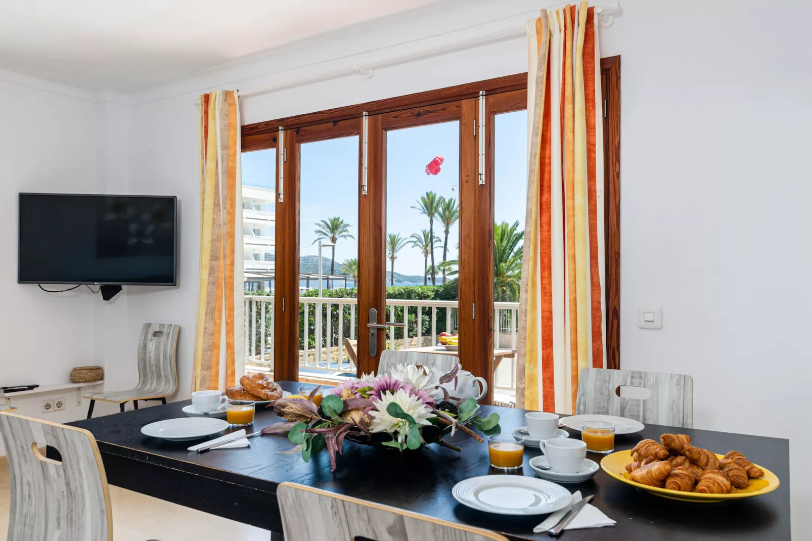 YourHouse Reganyol-Dining room