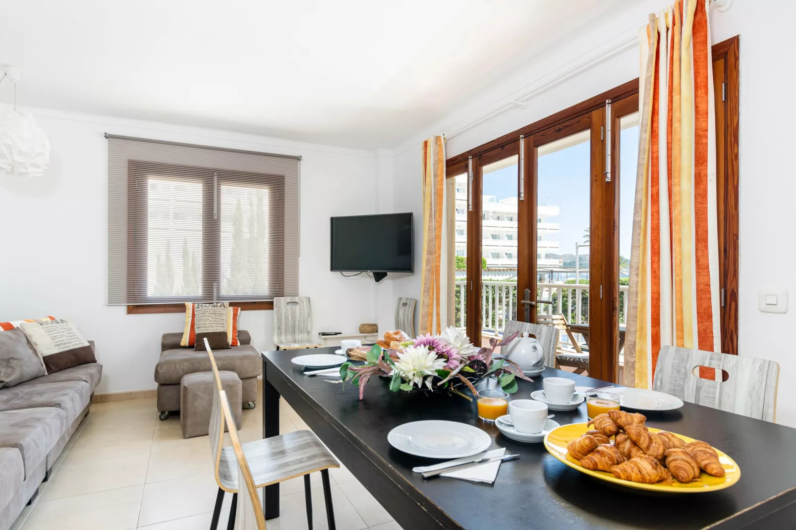 YourHouse Reganyol-Dining room